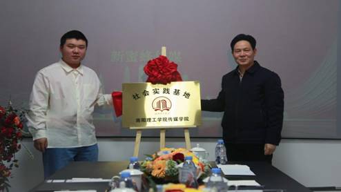 a5e63240e8f76c2b93f9da6f475e2f4